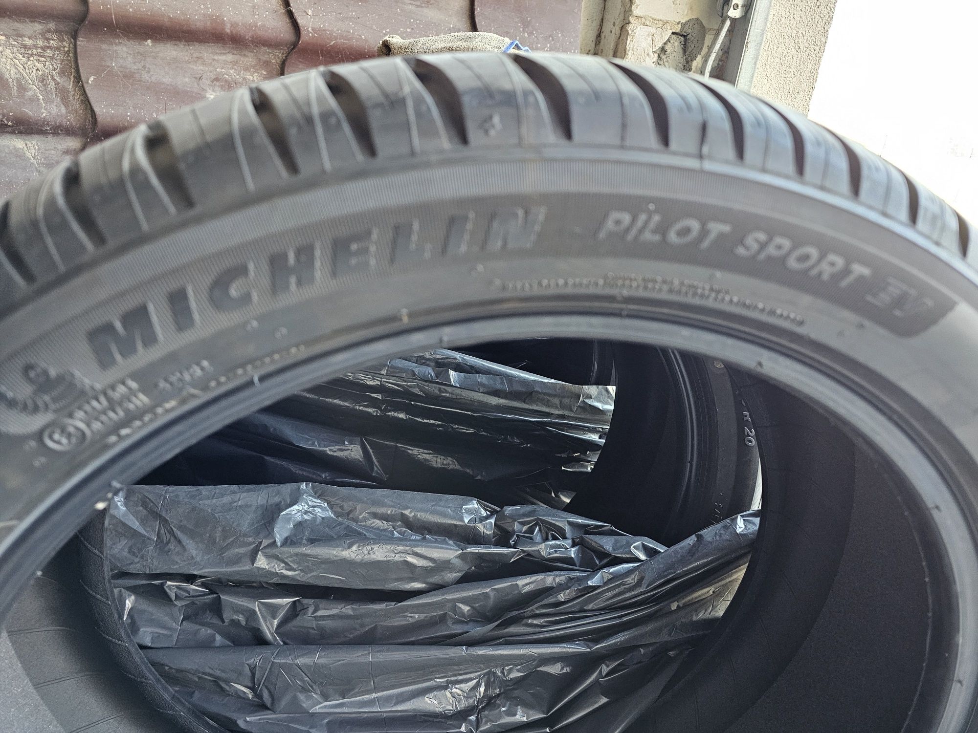 Opony letnie nowe 245x45r20 Michelin