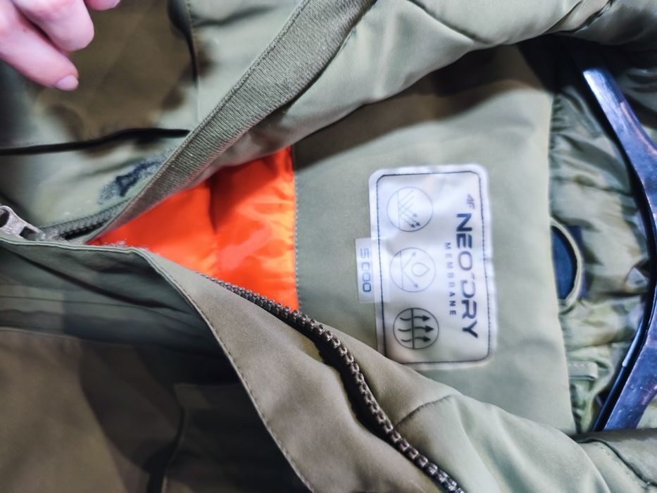 Kurtka zimowa 4f chłopiec 158 kaptur futerko