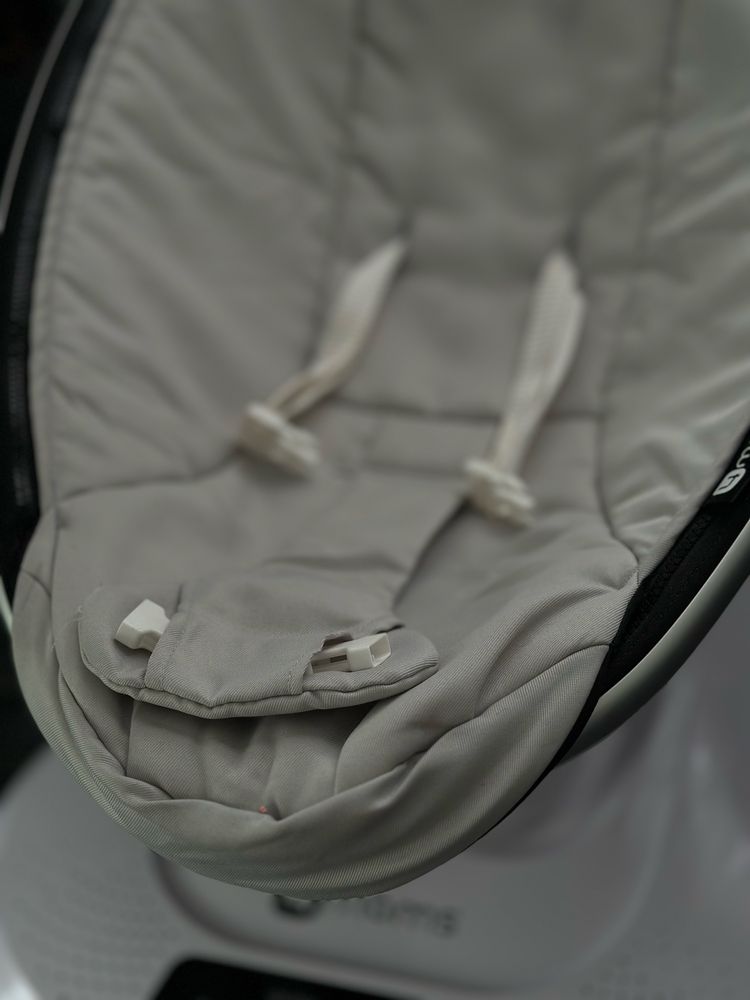 Заколисуючий центр 4moms mamaRoo 4.0