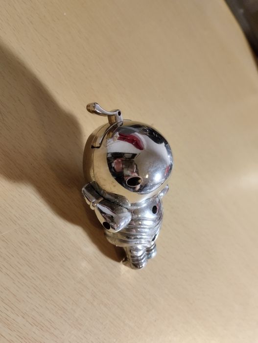 Isqueiro formato Robô