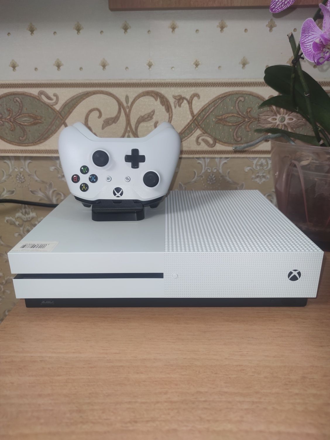 Xbox one s 500gb white в отличном состоянии