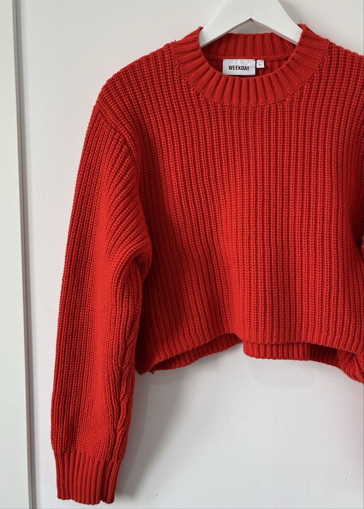 Weekday czerwony sweter crop