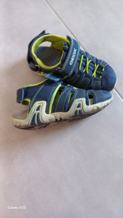 Ténis e sandálias menino