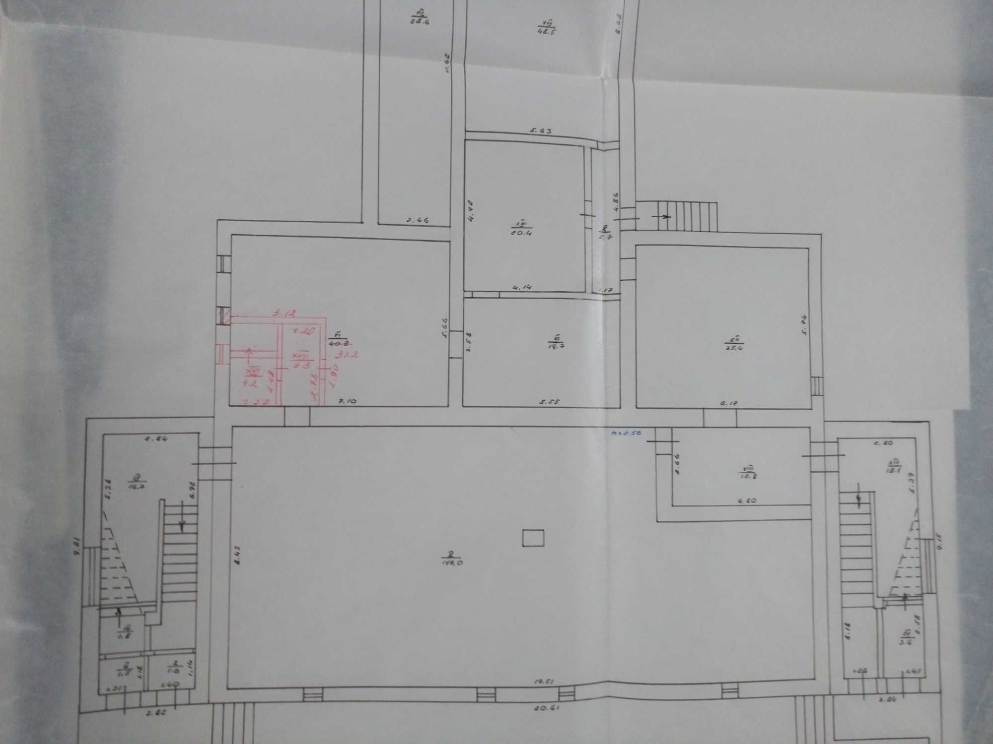 Продаж окремої будівлі в центрі третього мікрорайону