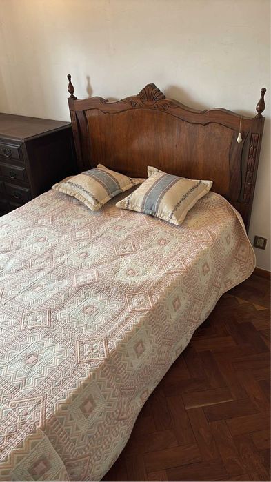 Cama classica de madeira 140x200