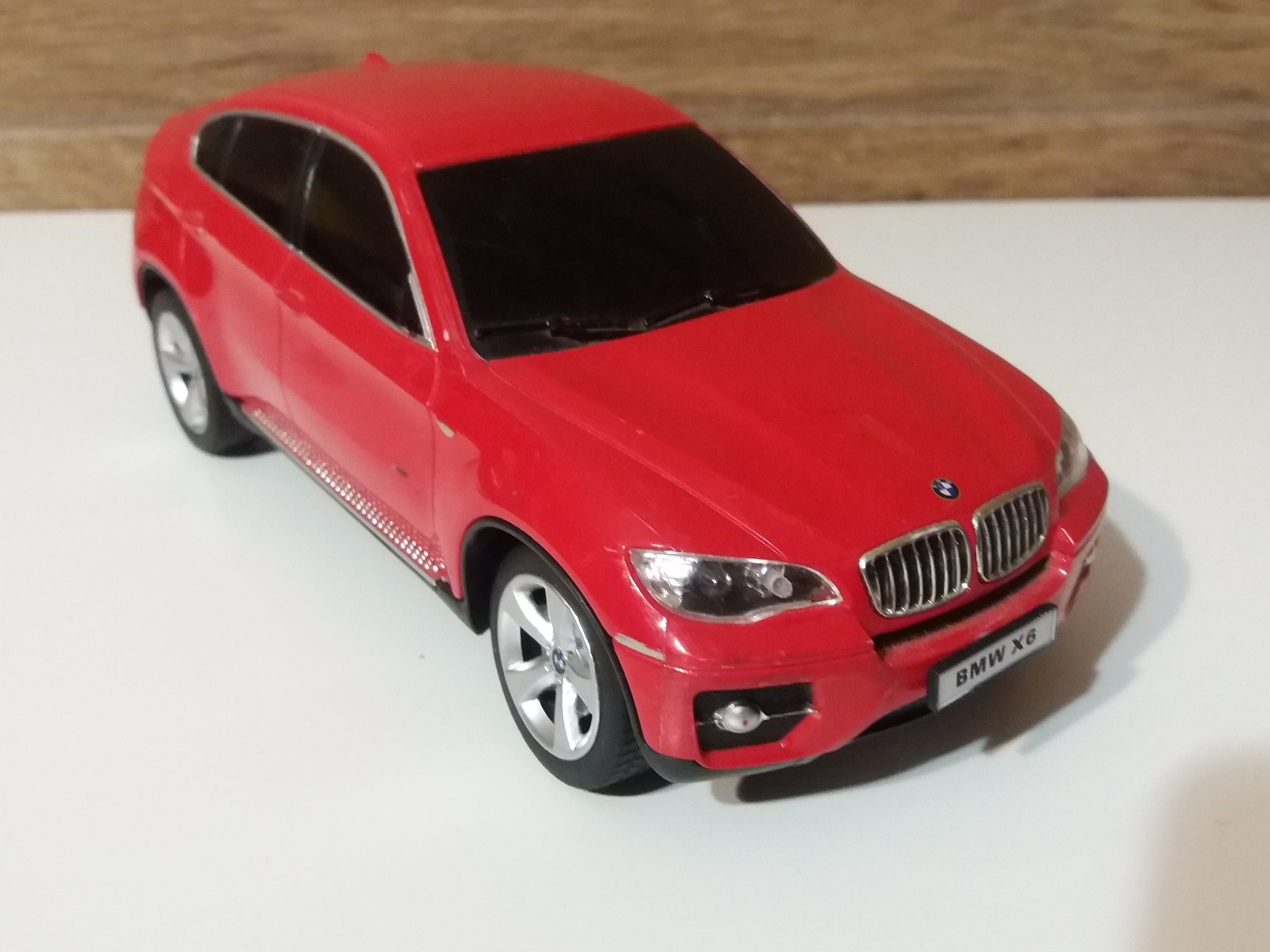 model BMW X6 M czerwony