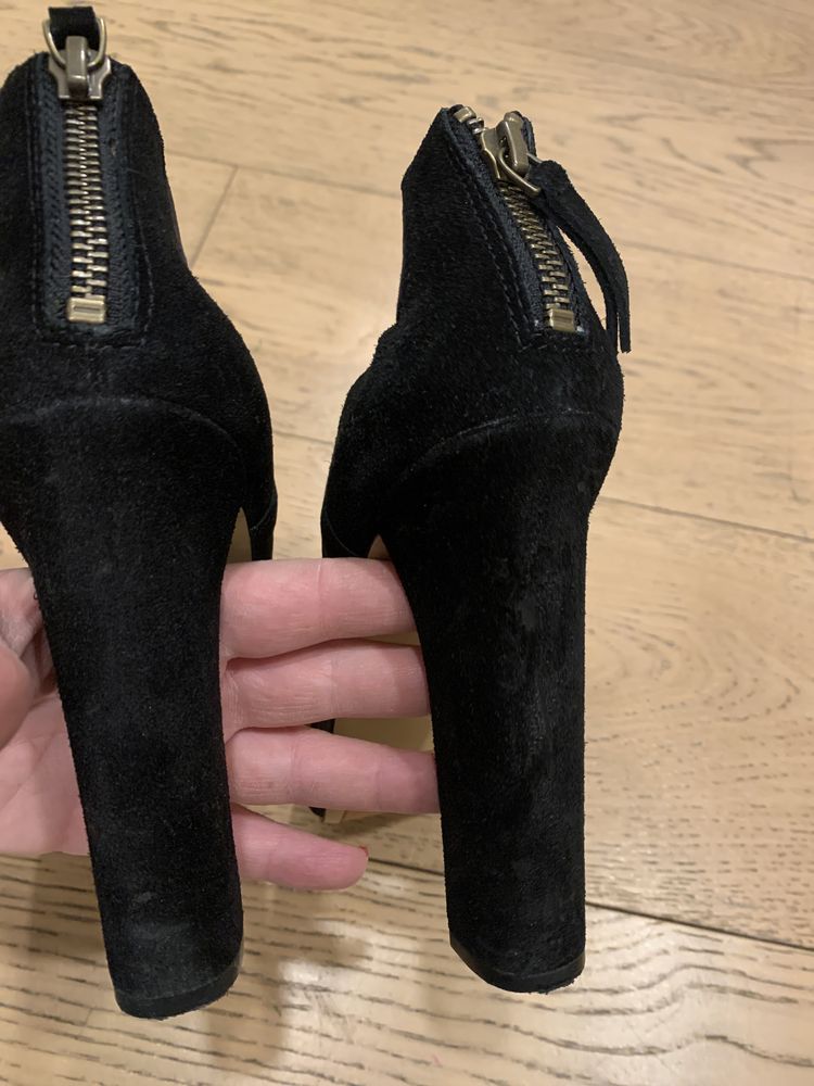 Czarne buty Sandałki zamszowe NINE WEST