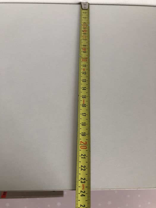 Prateleiras brancas de fixação invisível