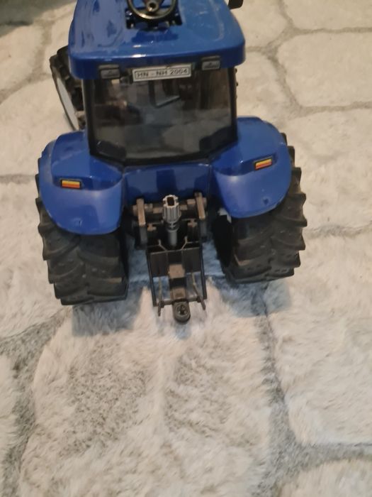 Traktor BRUDER New Holland
