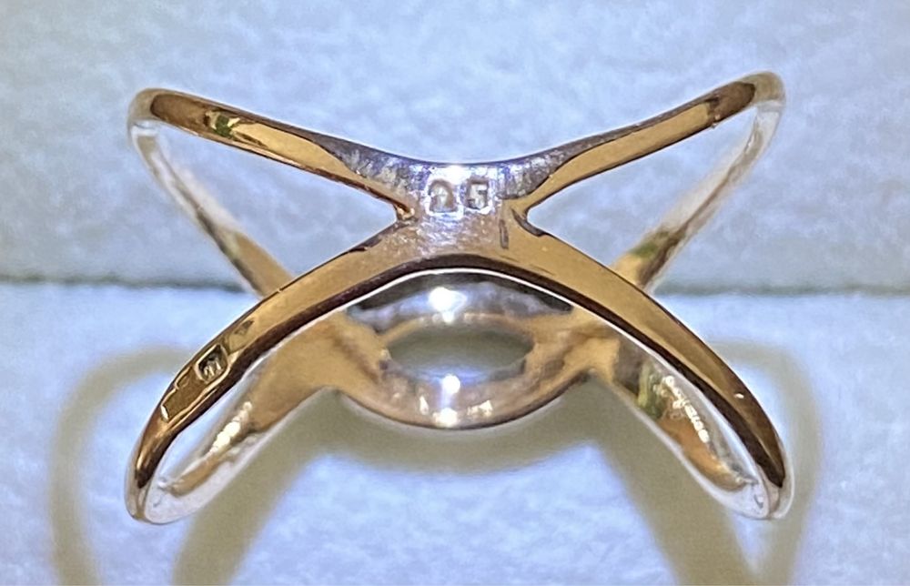 Золотое кольцо с бриллиантами, р. 17, Кюз