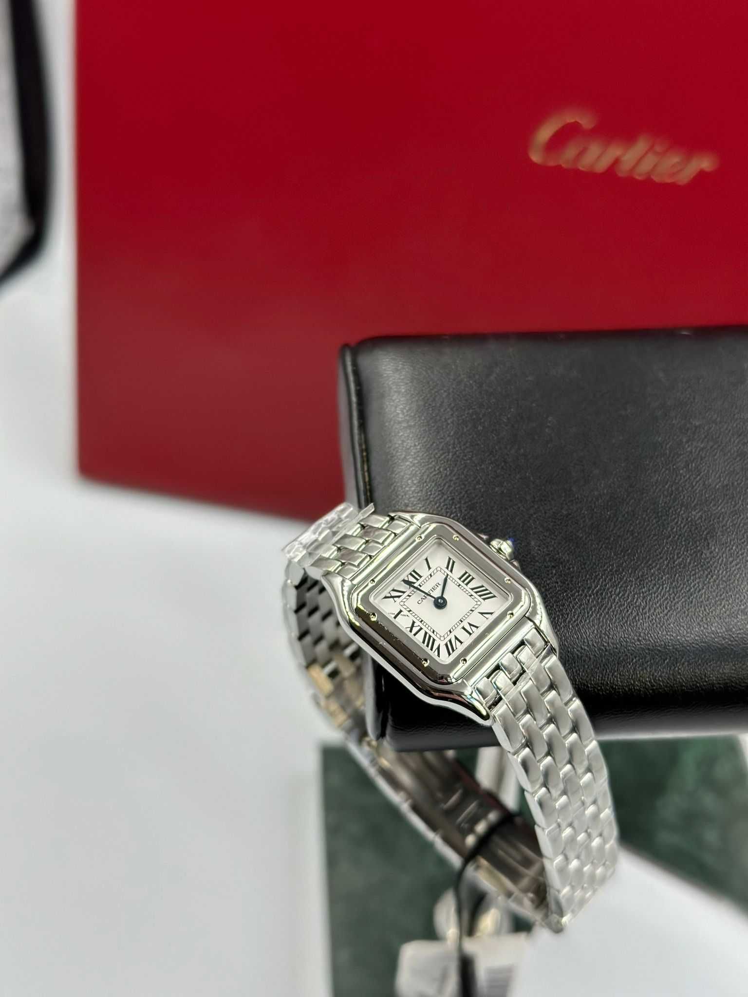 Cartier
Panthere de Cartier Small