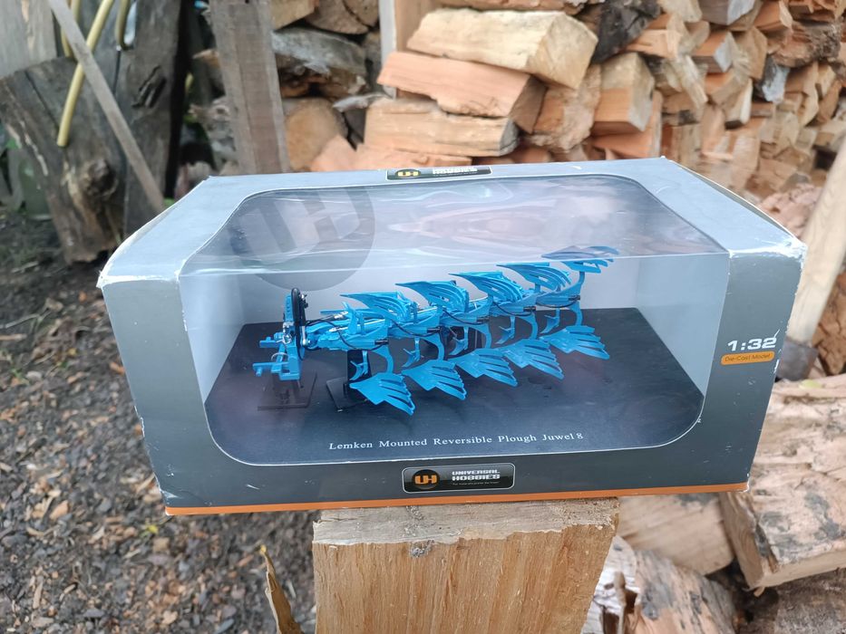 Мініатюрний плуг в масштабі 1:32