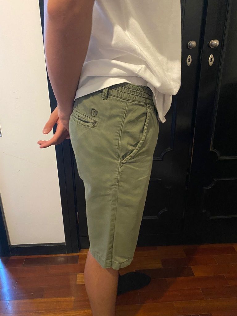 Calções verde escuro, tamanho 36, com linho