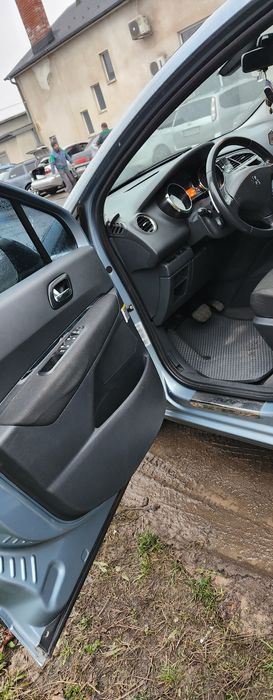 Продам Пежо 5008