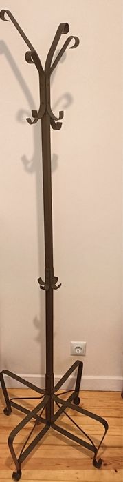 Cabide de pé em ferro