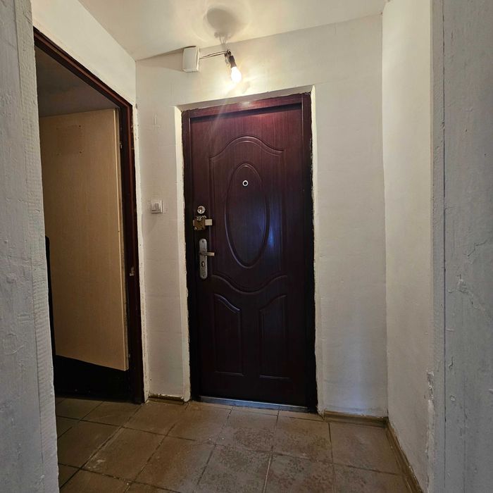 Kawalerka,parter do remontu, plus pom gospodarcze i ogródeczek.