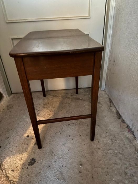 Mesinha de apoio de madeira maciça