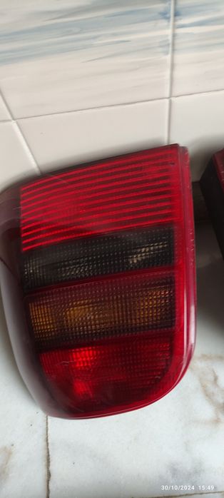 Quadrante Audi A4 B5, tudo a funcionar e dois farolins traseiros