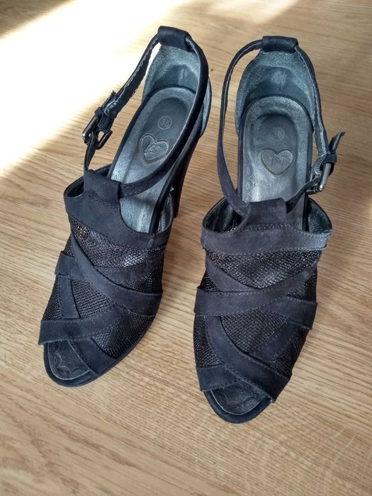 Czarne szpilki zamszowe z koronką r.35 Jennifer&Jennifer CCC