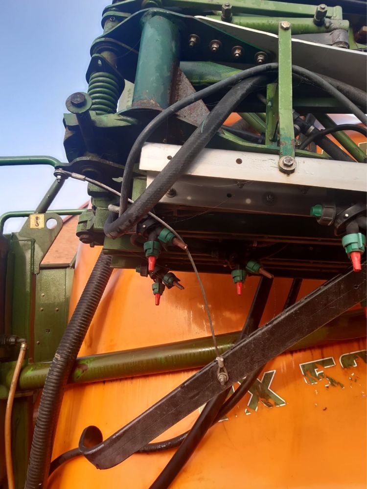 Opryskiwacz Amazone UX 5200 belka 36 m