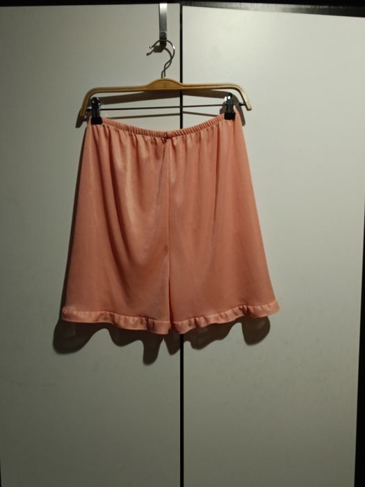 Vintage PRL DDR bielizna nocna dzienna majtki z nogawką z falbanką nyl