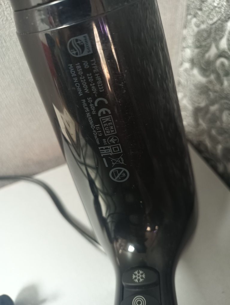 Фен PHILIPS ThermoProtect Ionic HP8233/00