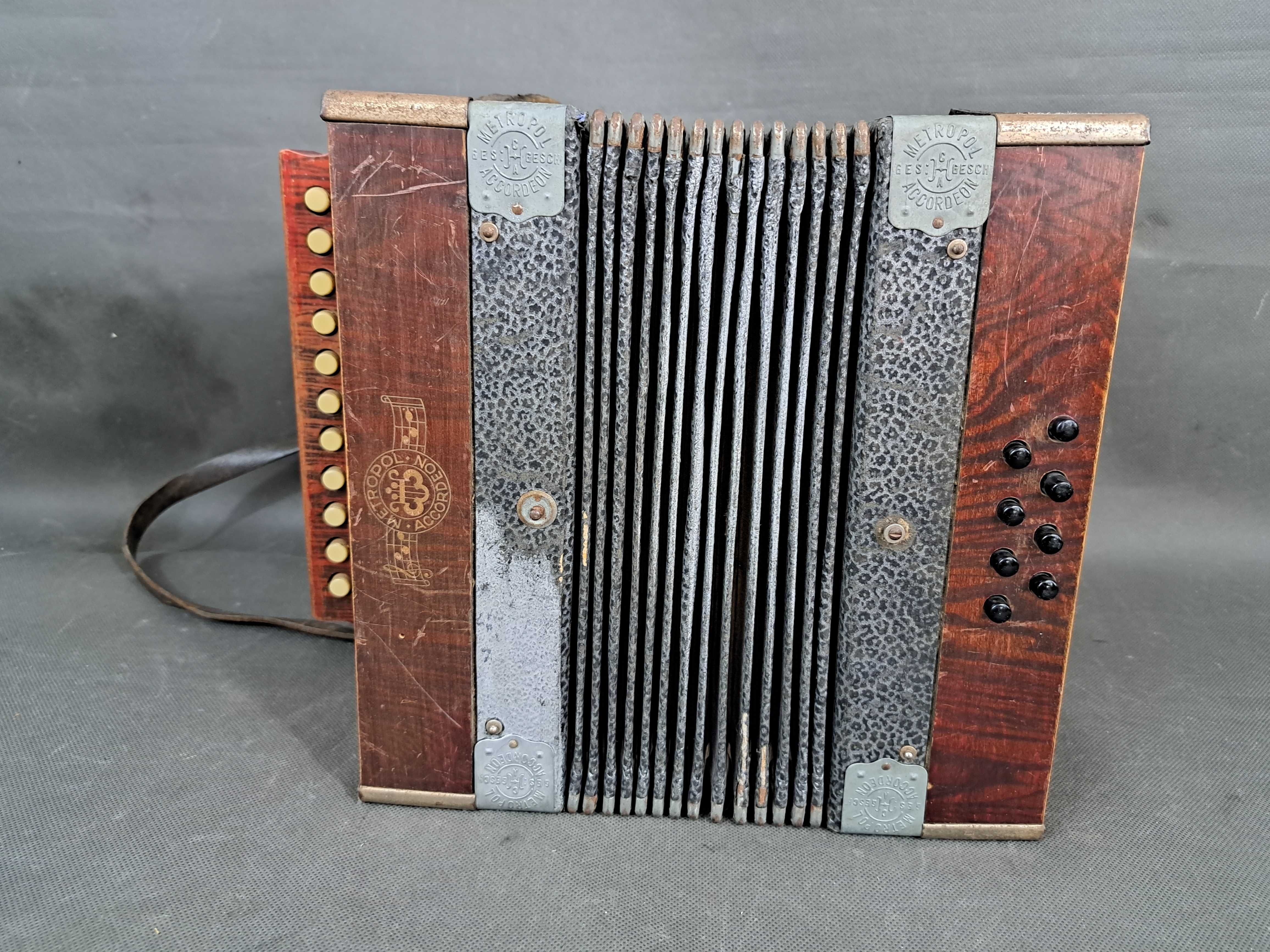 Stary akordeon guzikowy, harmonia, harmoszka Metropol Accordeon