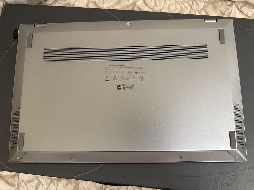 Assus ZenBook UM425UG Ryzen 5 512SSD M2