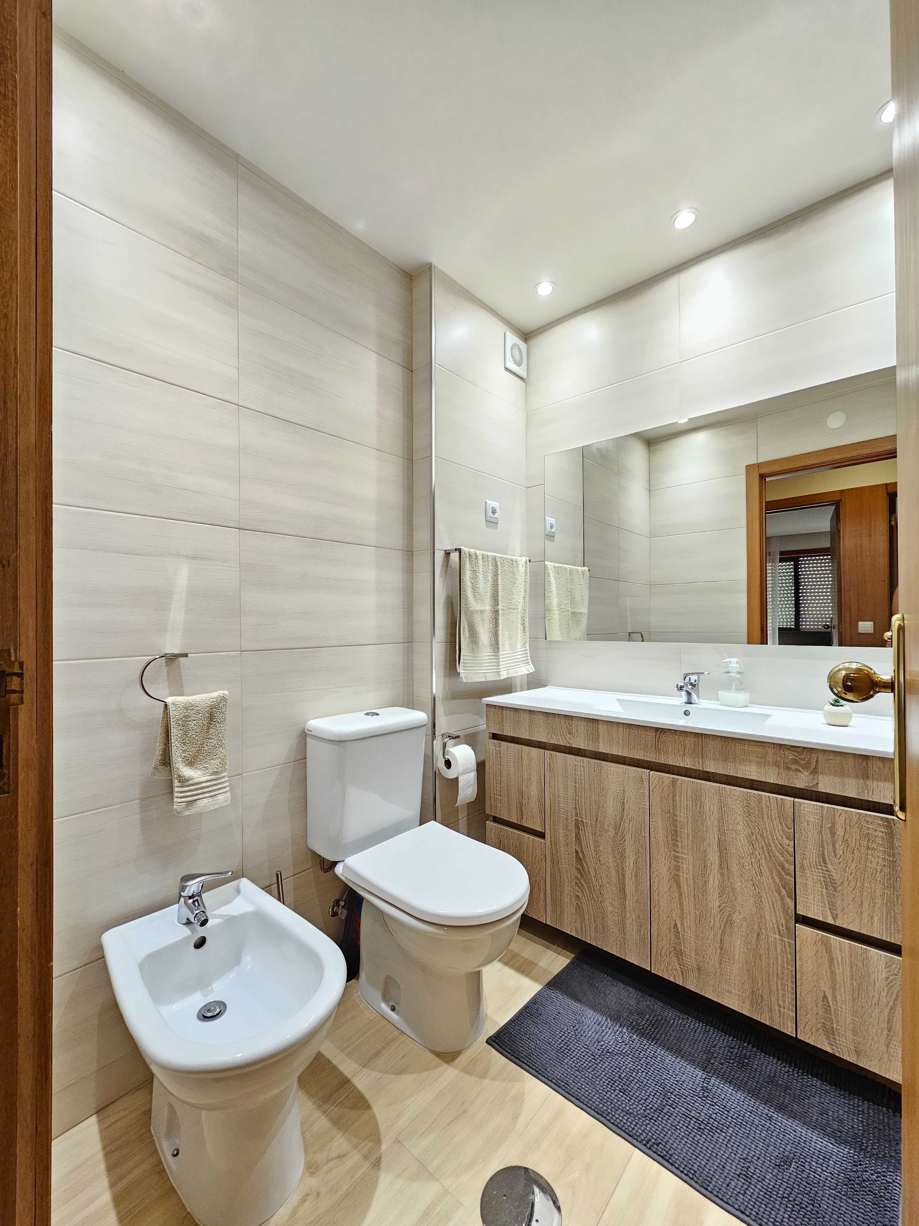 T2 Remodelado com Varanda, Garagem, Elevador – Castêlo da Maia