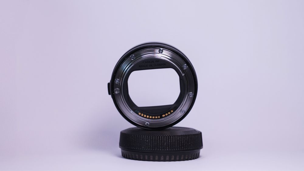 Adapter Canon EF-EOS R + Etui