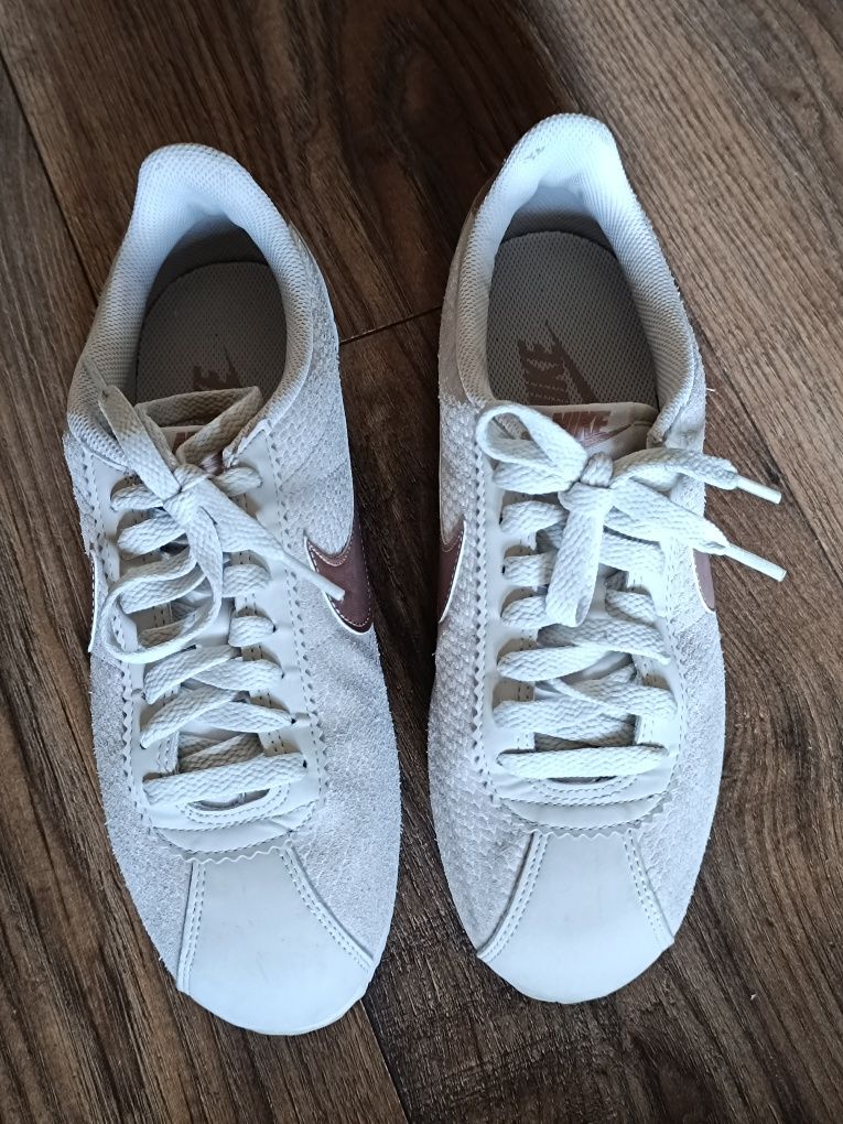 Śliczne Nike W Classic Cortez Leather Lux