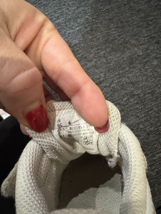 Кросівки nike jordan та білі