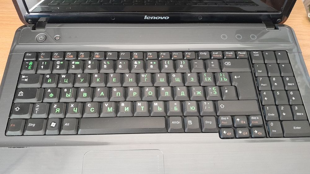 Продам ноутбук Lenovo G550 в гарному стані