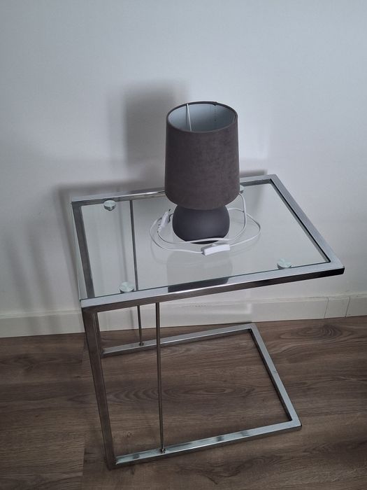 Vendo mesa de apoio, puff e candeeiro
