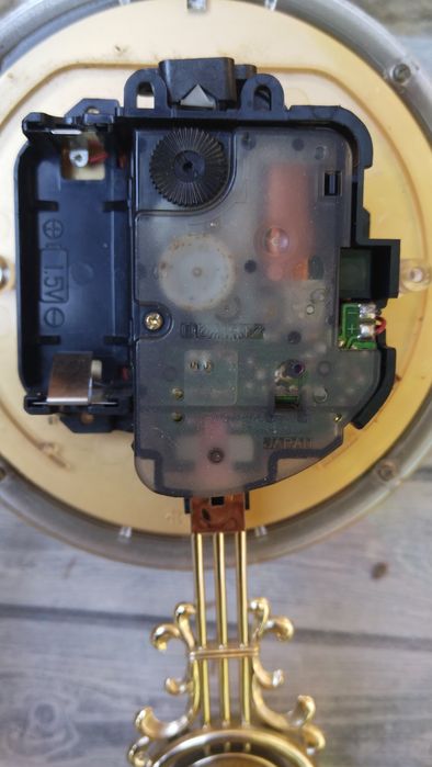 Rhythm часы настенные с маятником.