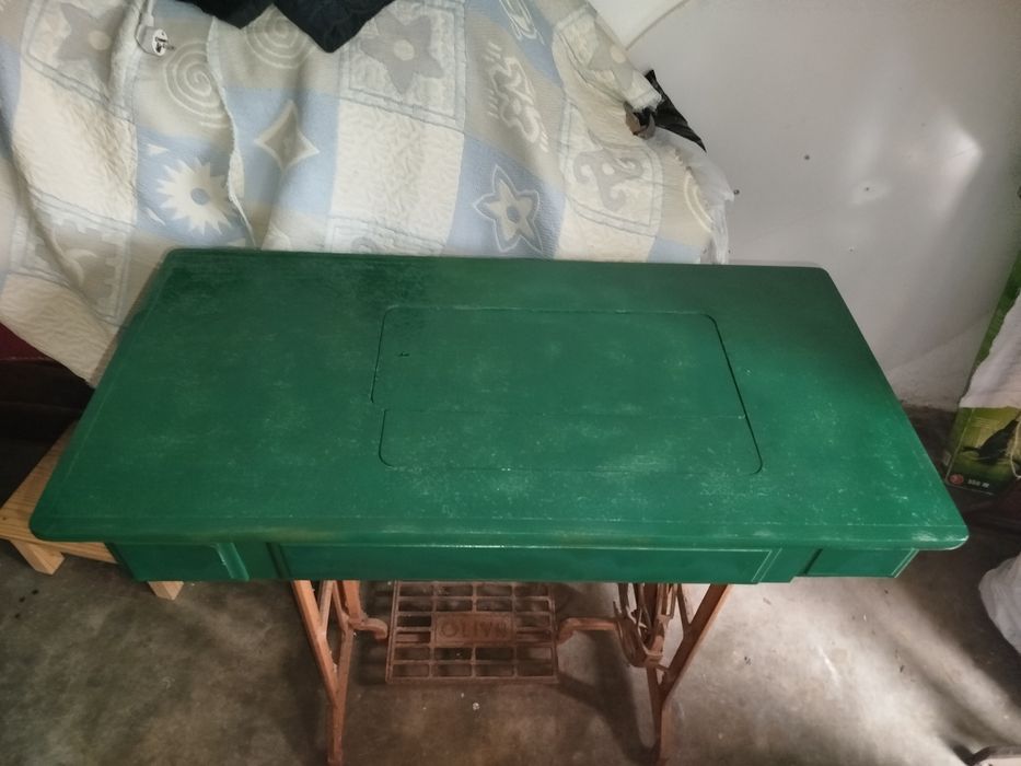 Móvel de máquina de costura