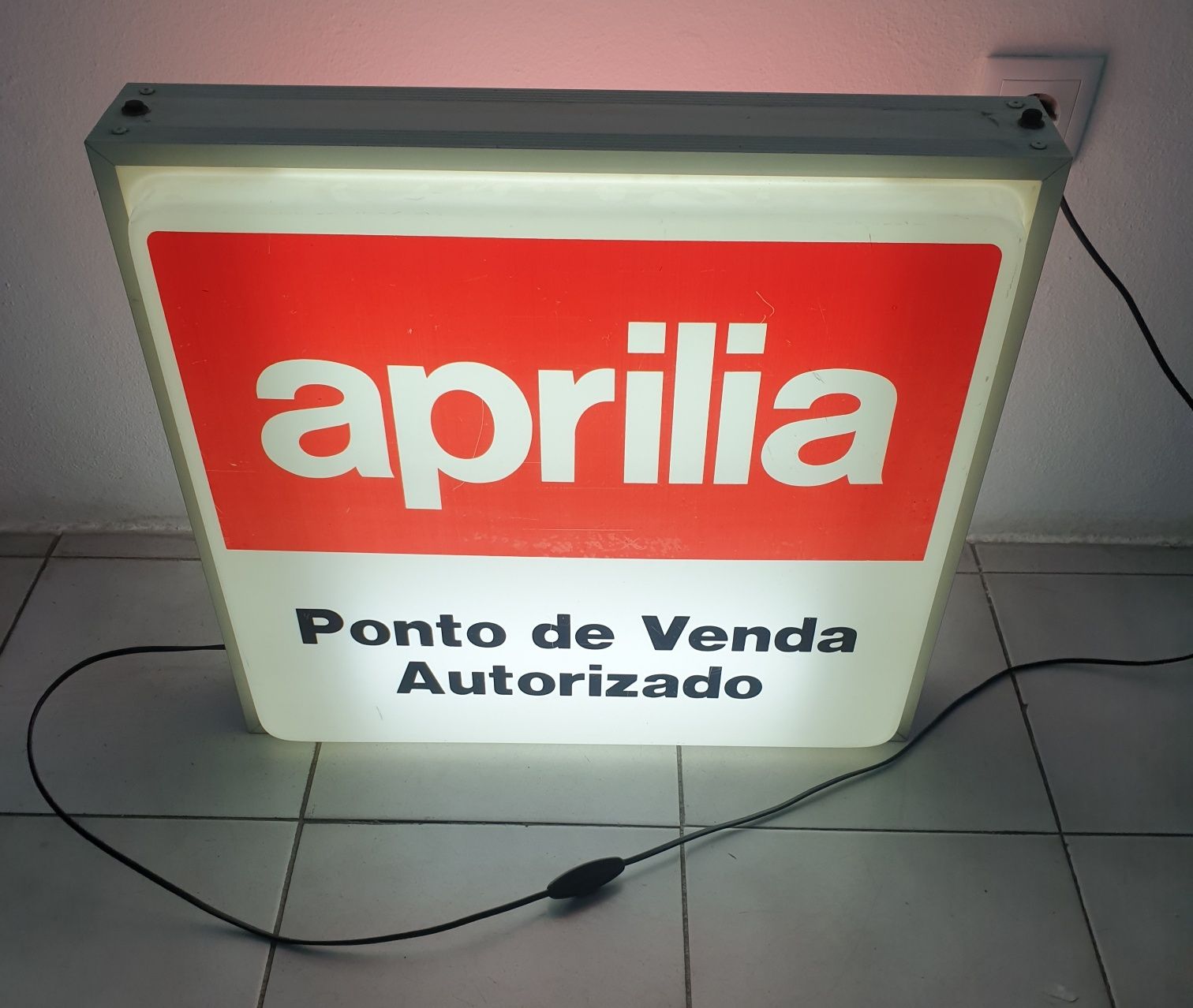 Reclamo Luminoso Aprilia