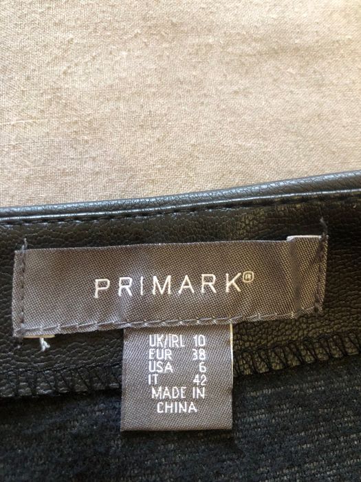 Коротка шкіряна спідниця