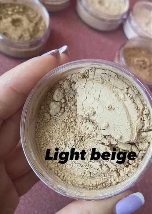 Jedwabisty Puder Wygładzający Light Beige