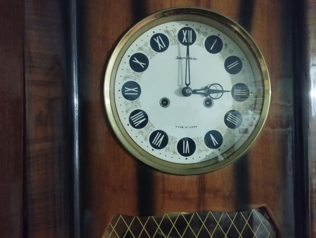 Годинник янтарь.