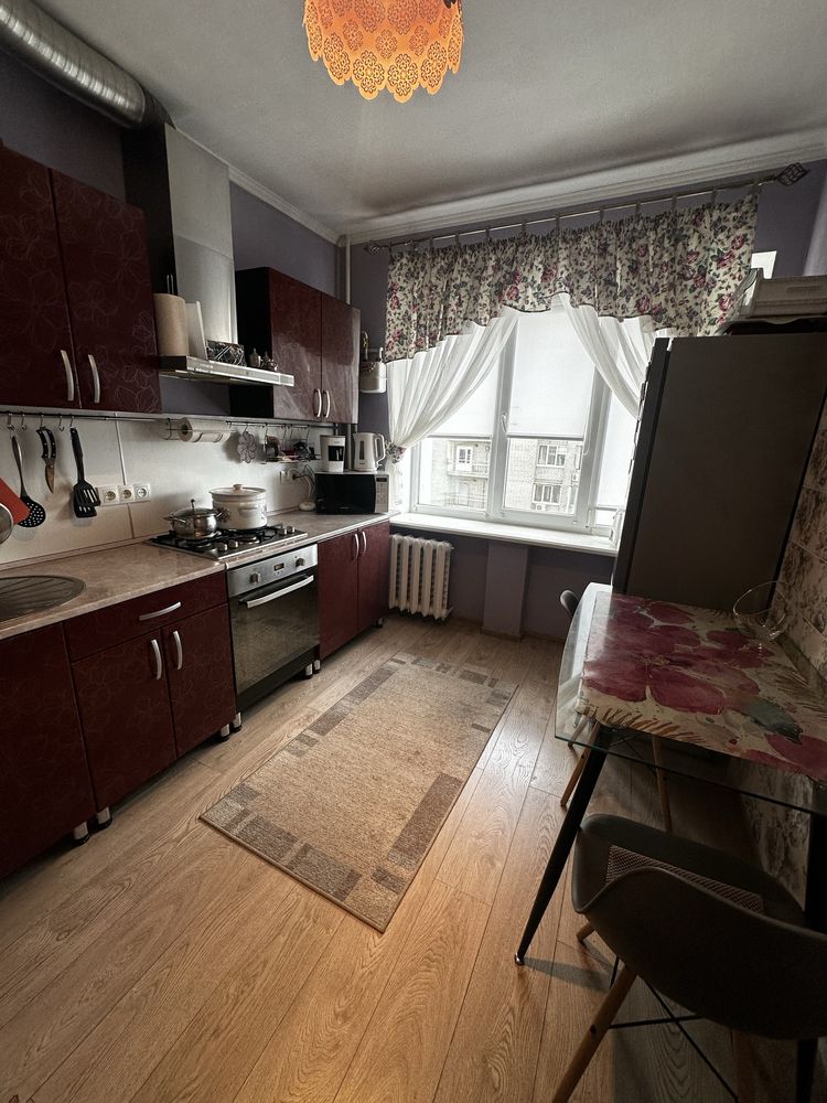 Продам 3х комнатную квартиру на проспекте Науки( Казакова 4)