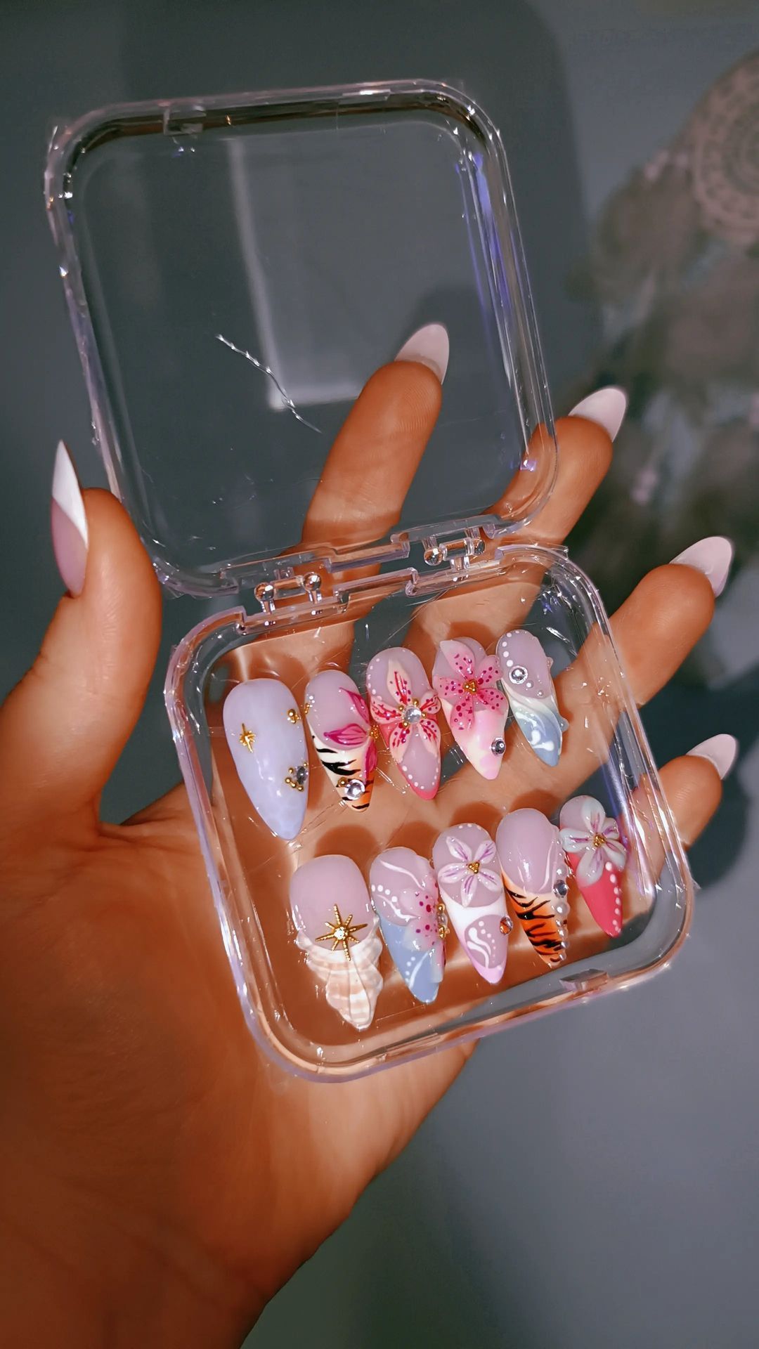 Press on nails tipsy