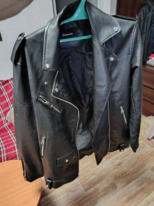 Черная косуха Stradivarius (эко-кожа), состояние идеальное, р. М