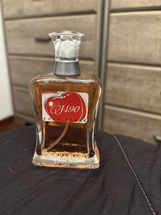 Vendo perfume de mulher novo da marca sensinity cen90