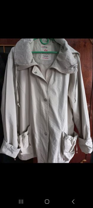 Продам куртки ветровки.