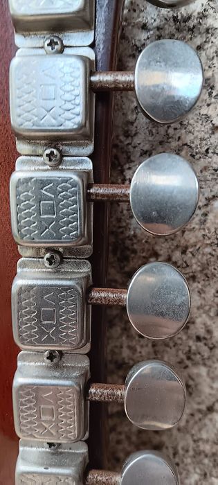 Guitarra Folk de 12 Cordas Vox V239 (anos 60)