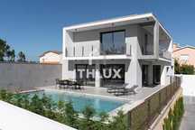 Arrendamento - Moradia T3 mobilada com jardim e piscina
