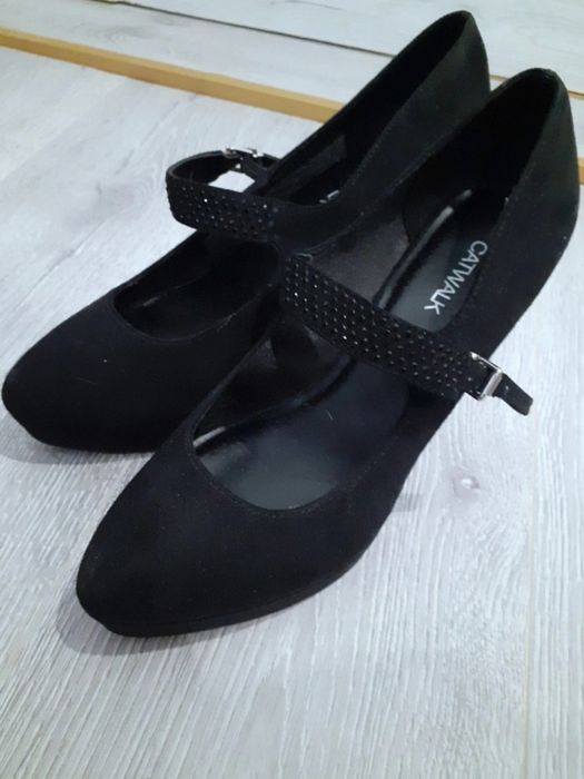 Czarne szpilki na platformie 39