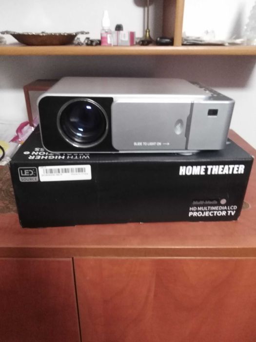 HD multimedia lcd projector