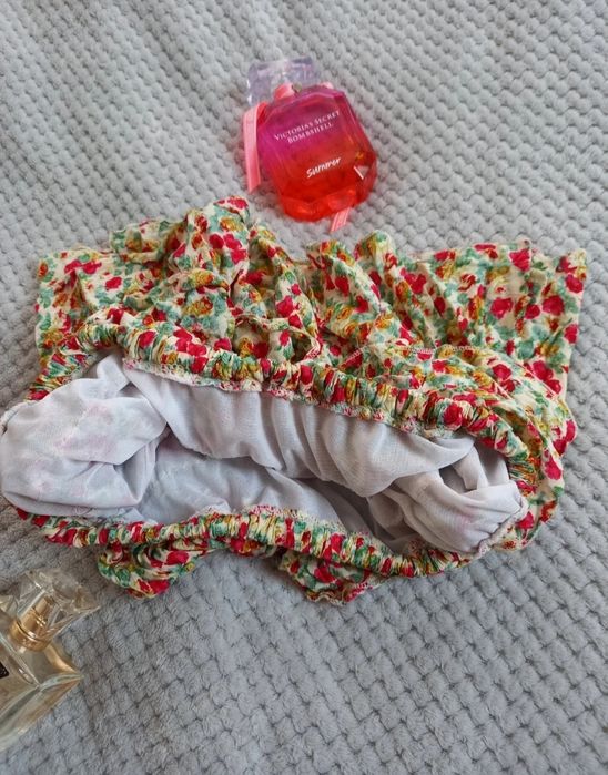 Top z falbankami HIT